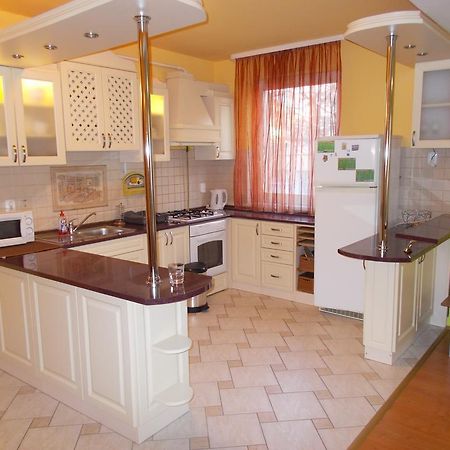 Lara Apartman Debrecen Eksteriør bilde