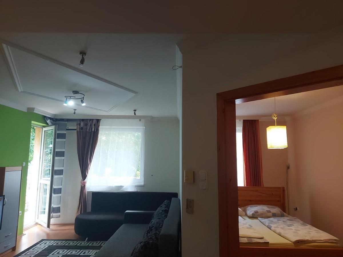 Lara Apartman Debrecen Eksteriør bilde