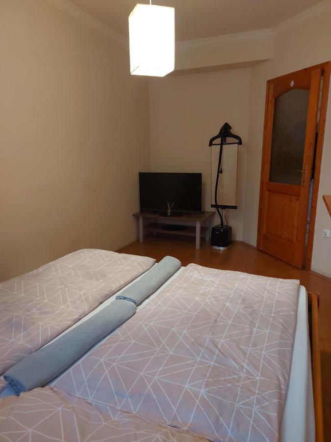 Lara Apartman Debrecen Eksteriør bilde