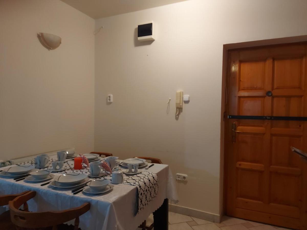 Lara Apartman Debrecen Eksteriør bilde