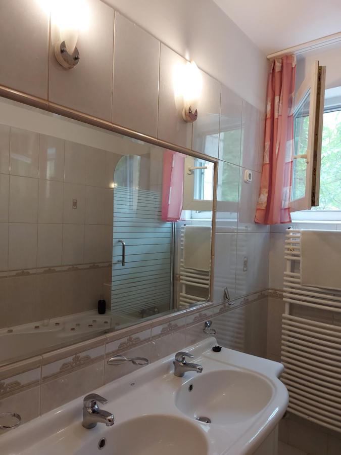 Lara Apartman Debrecen Eksteriør bilde