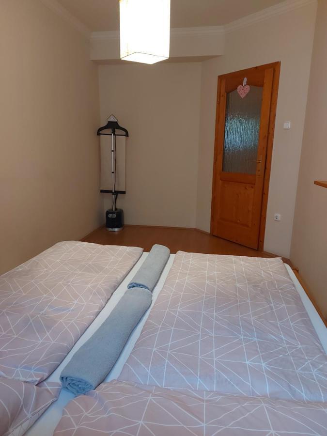 Lara Apartman Debrecen Eksteriør bilde