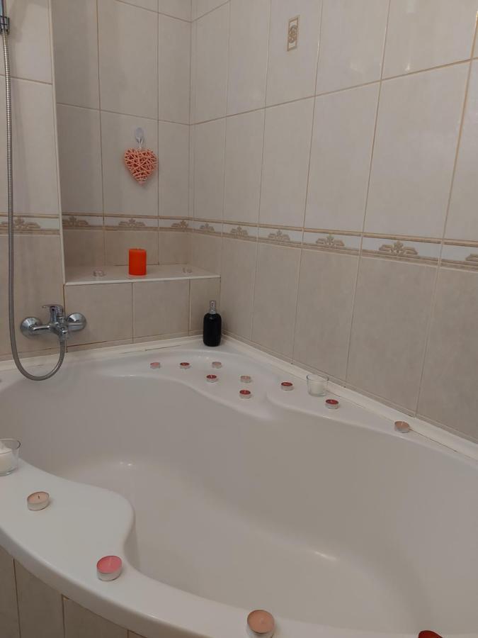 Lara Apartman Debrecen Eksteriør bilde