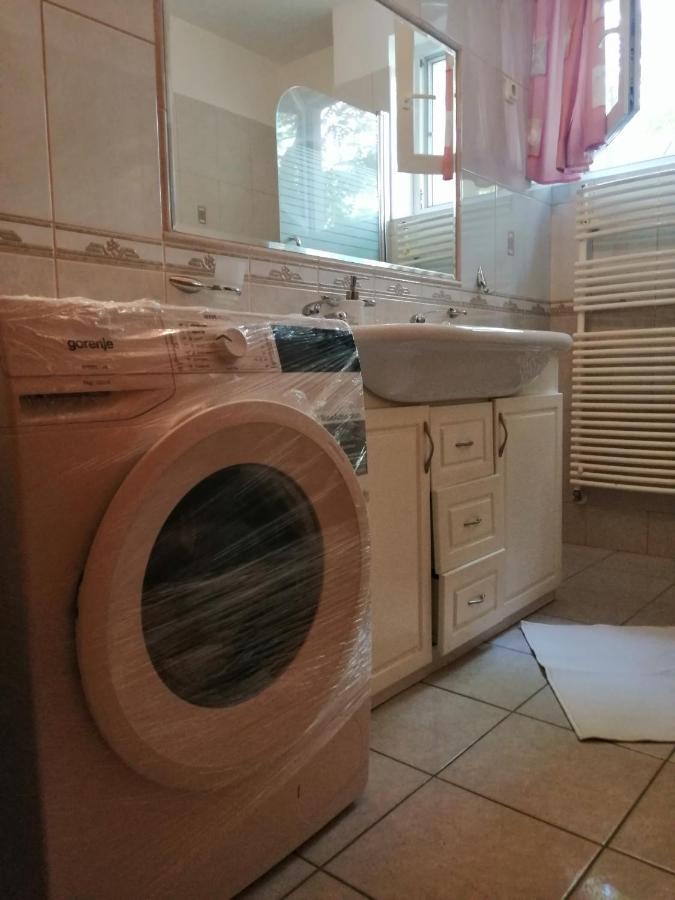 Lara Apartman Debrecen Eksteriør bilde